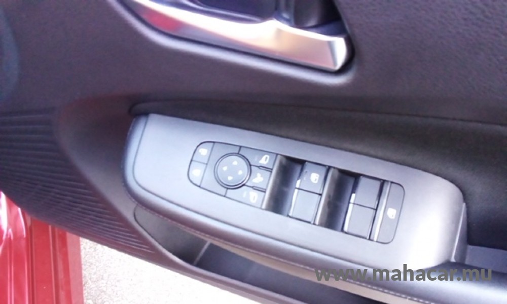 2021 Nissan NOTE E-POWER photo 2