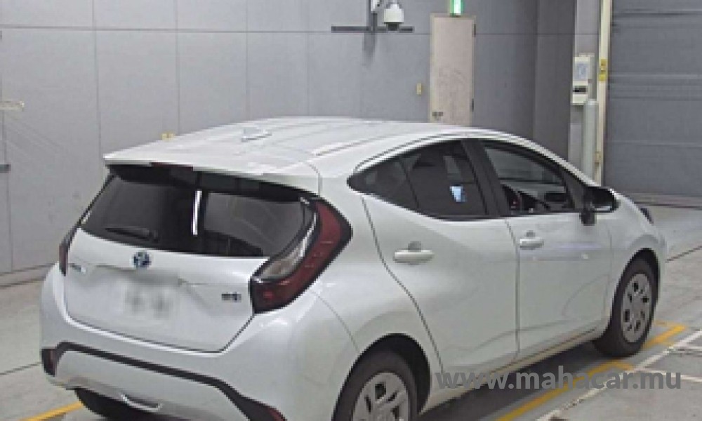 2021 Toyota AQUA photo 2