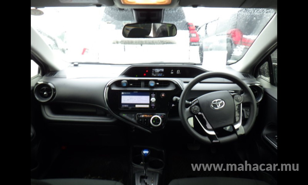 2019 Toyota AQUA photo 3