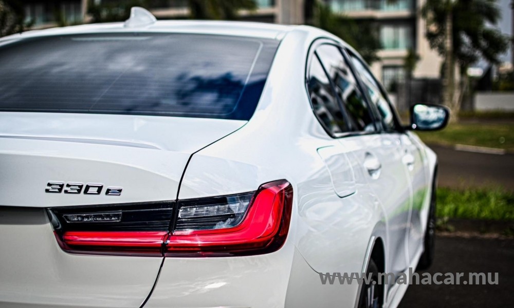 2019 BMW 330e photo 11
