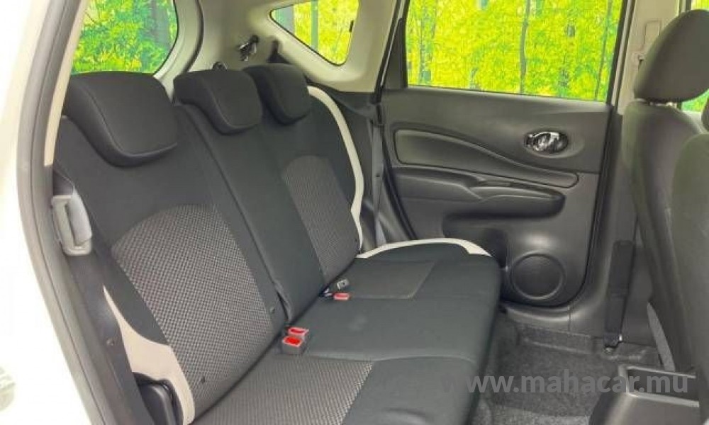 2020 Nissan NOTE E-POWER photo 2