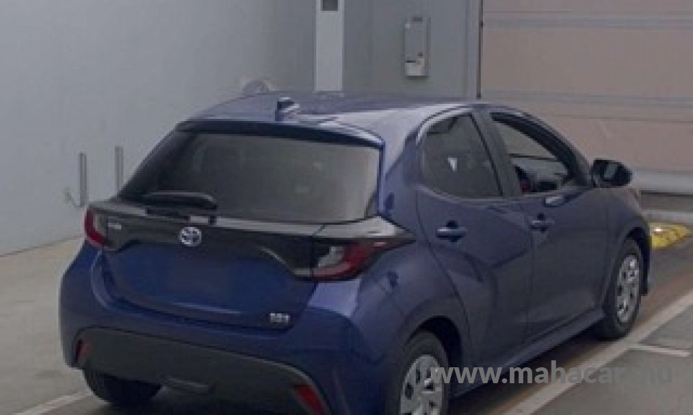 2021 Toyota Yaris Hybrid photo 2