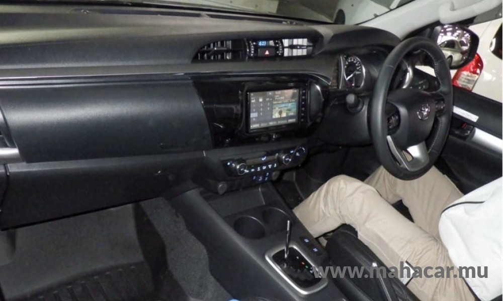 2021 Toyota Hilux photo 6