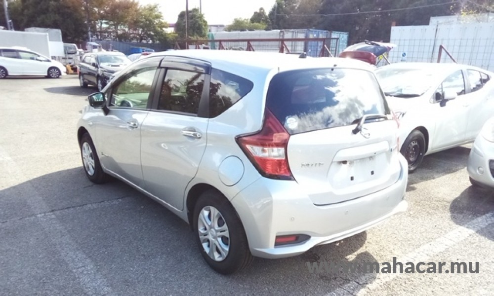 2020 Nissan NOTE E-POWER photo 7