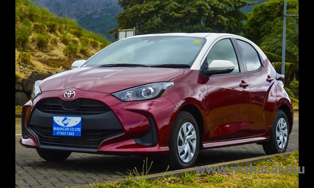 2020 Toyota Yaris photo 2