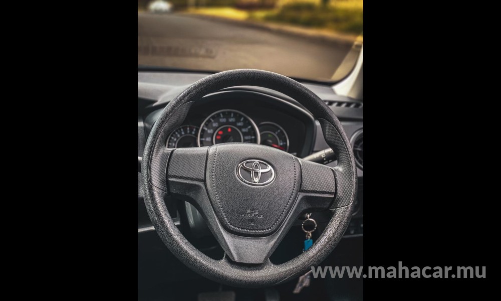 2018 Toyota Corolla Axio photo 9