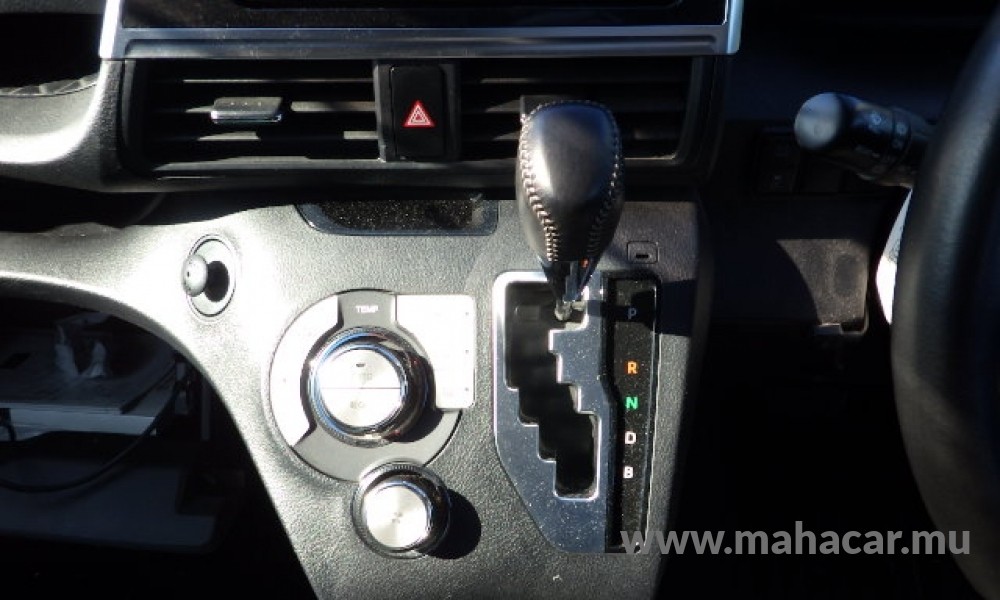 2021 Toyota Sienta Hybrid photo 11