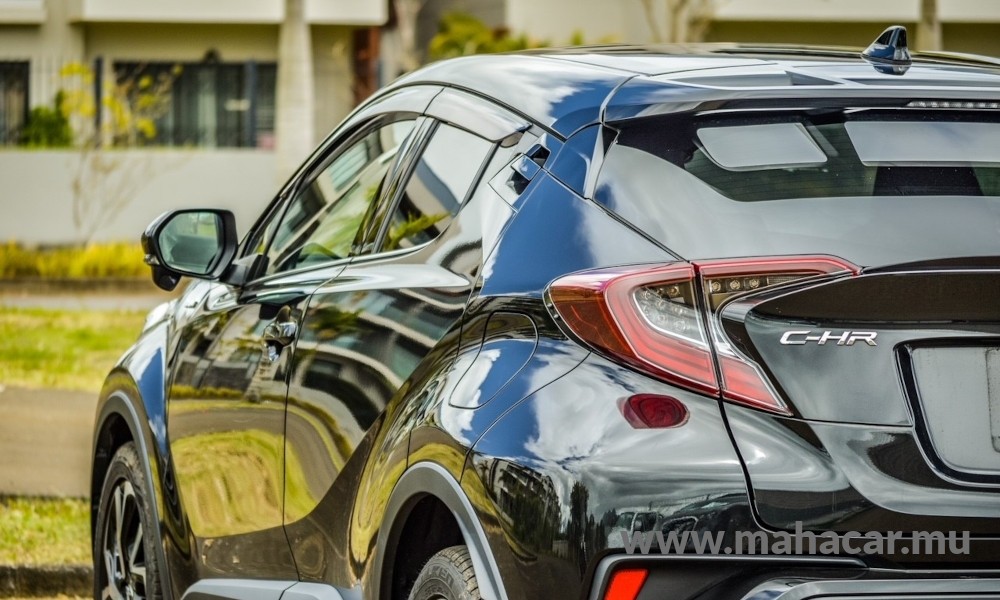 2019 Toyota CHR HYBRID photo 8