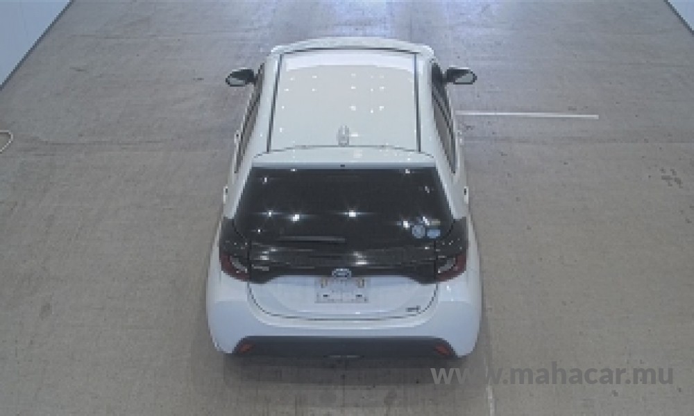 2021 Toyota Yaris photo 3