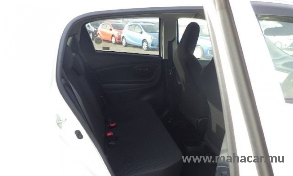 2019 Toyota Vitz photo 17