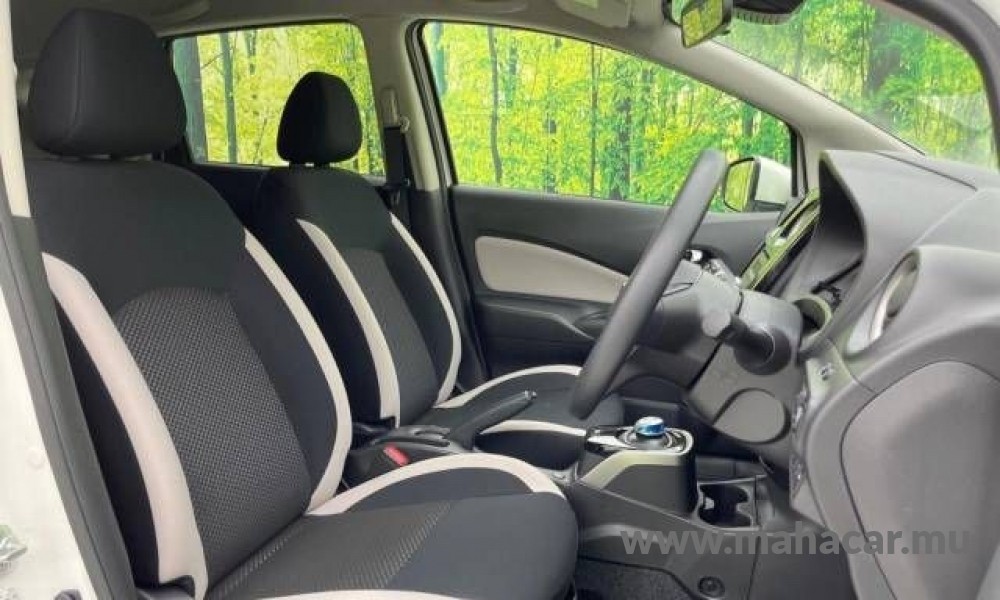 2020 Nissan NOTE E-POWER photo 3