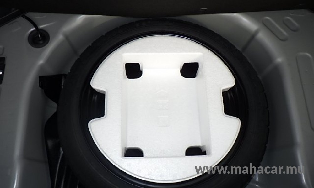 2022 Toyota Yaris Hybrid photo 3
