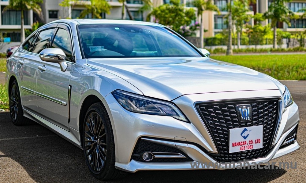 2020 Toyota Crown RS photo 2