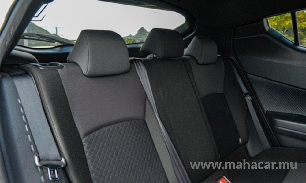 2019 Toyota CHR HYBRID photo 8
