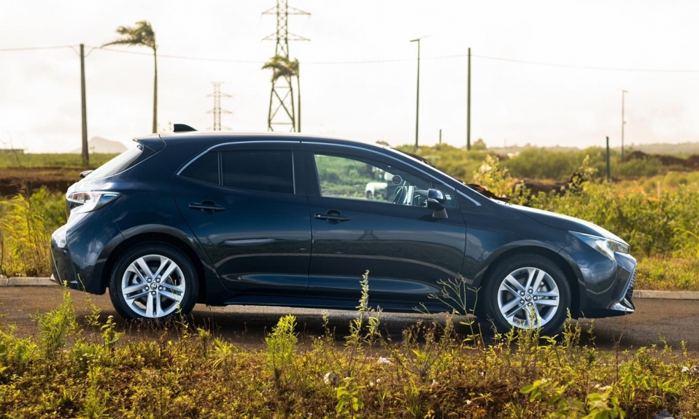 2021 Toyota Corolla photo 2