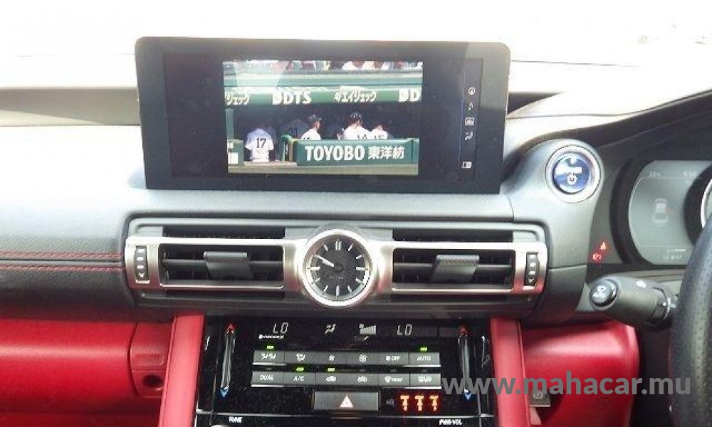 2021 LEXUS IS 300h photo 5