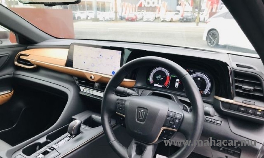 2023 Toyota Crown RS photo 3