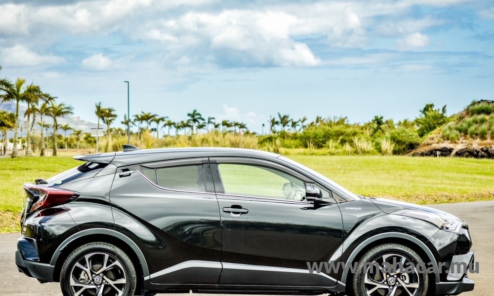 2019 Toyota CHR HYBRID photo 3