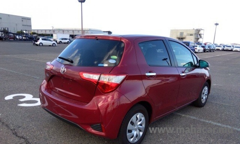 2019 Toyota Vitz photo 3