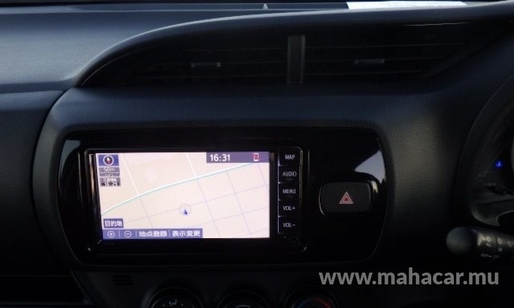 2019 Toyota Vitz photo 9