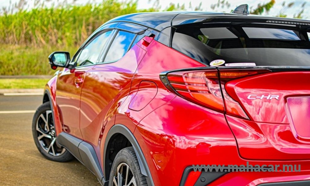 2019 Toyota CHR HYBRID photo 13