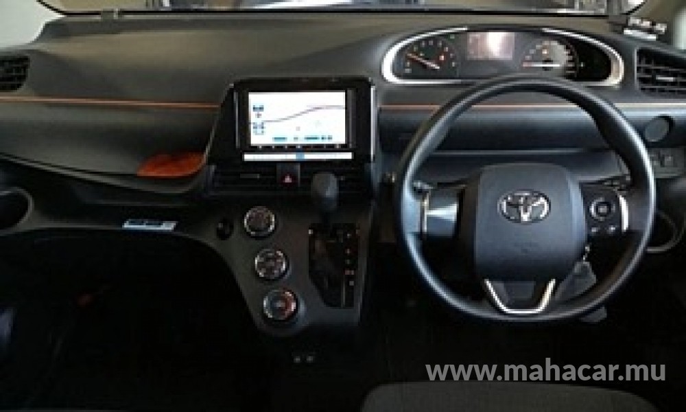 2022 Toyota Sienta photo 3