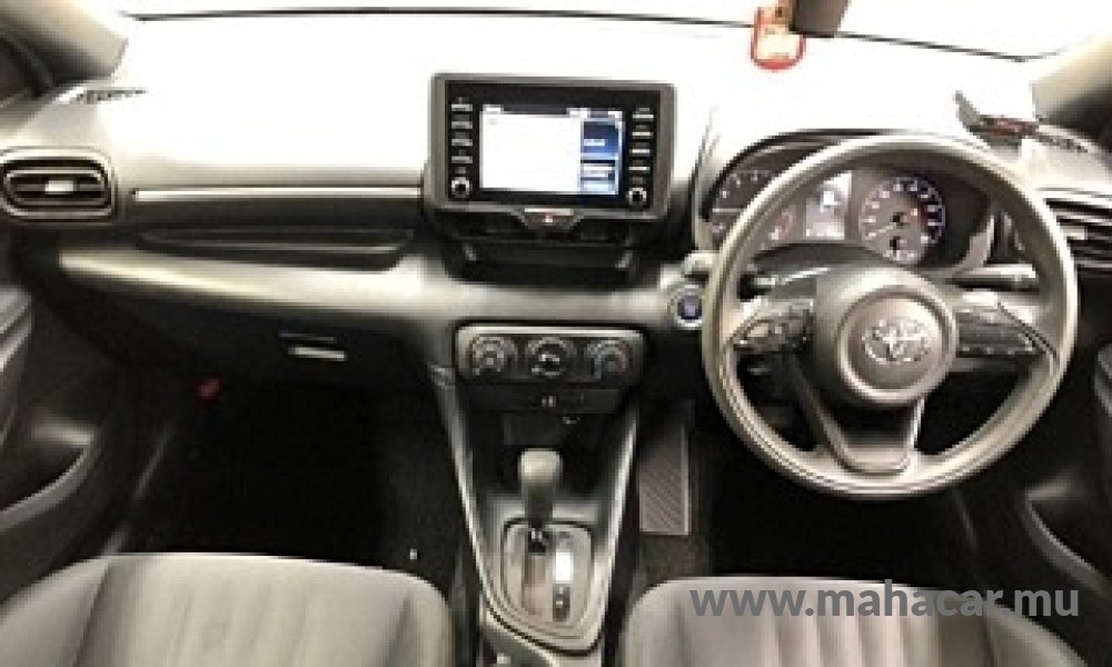 2021 Toyota Yaris photo 3