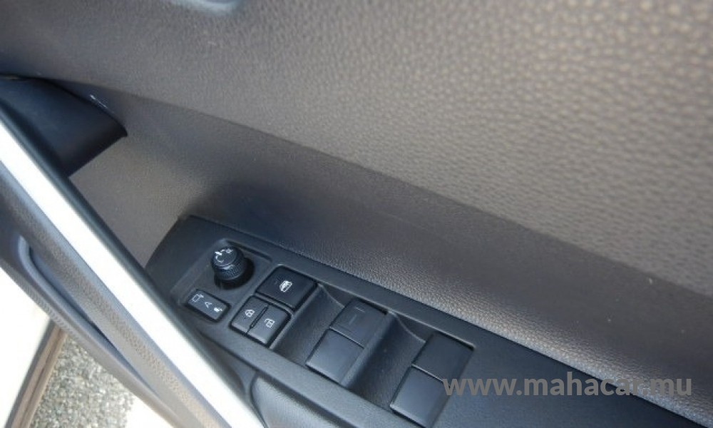 2023 Toyota COROLLA CROSS photo 16