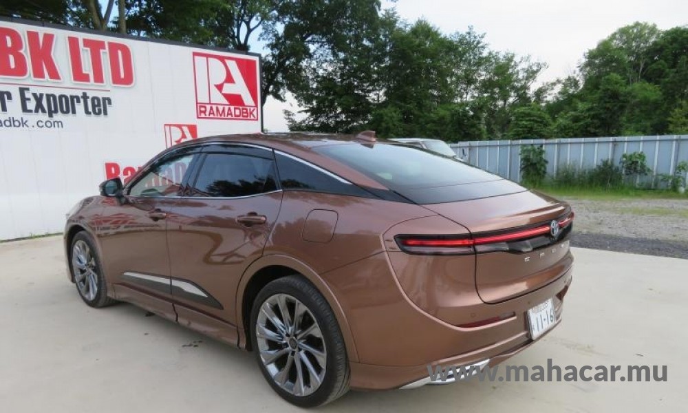 2023 Toyota Crown photo 3