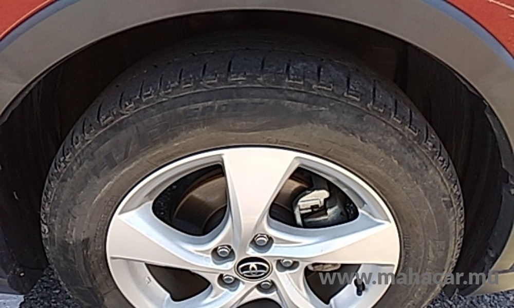 2019 Toyota CHR HYBRID photo 6