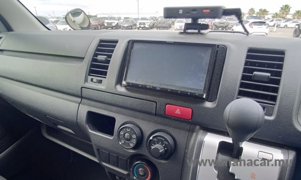 2022 Toyota Hiace photo 9