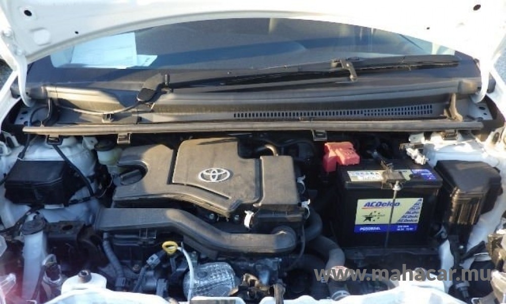 2019 Toyota Vitz photo 5