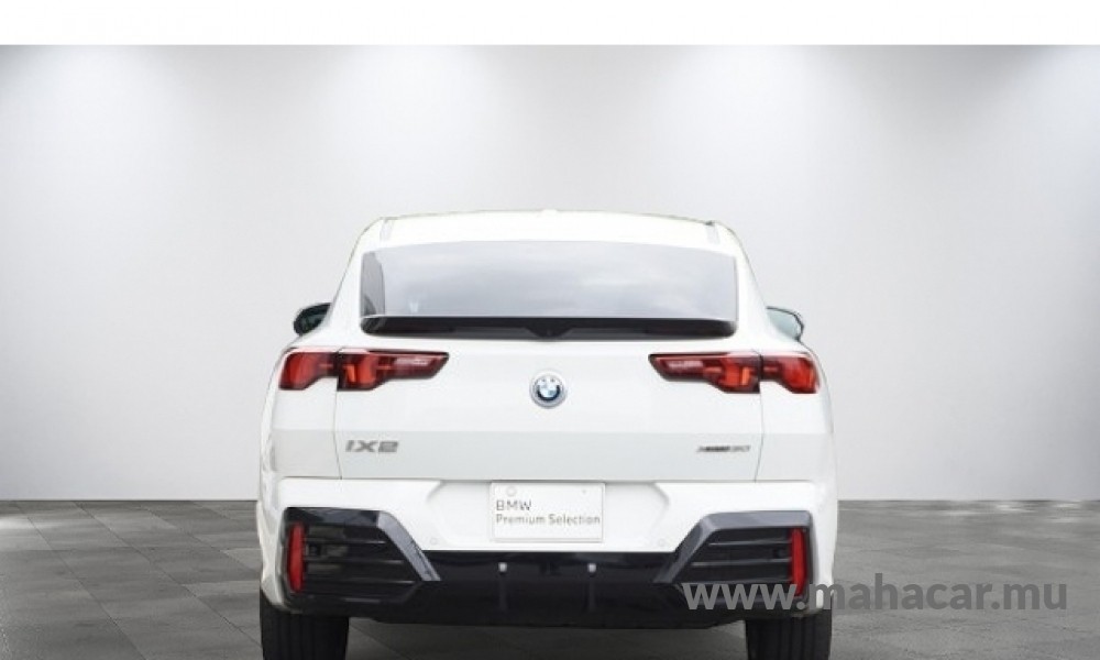 2025 BMW ix2 photo 3
