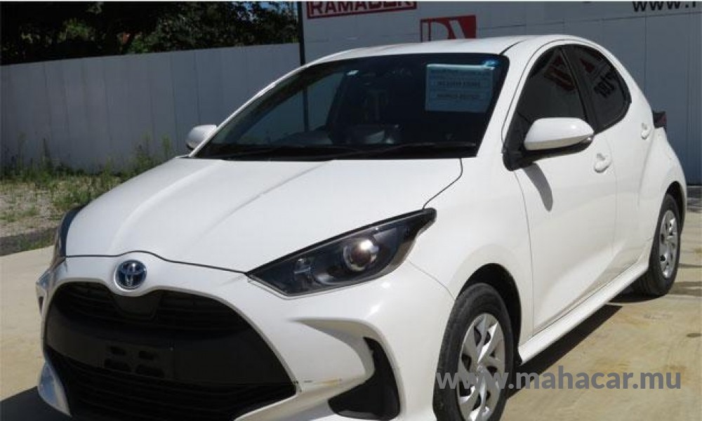 2020 Toyota Yaris photo 2