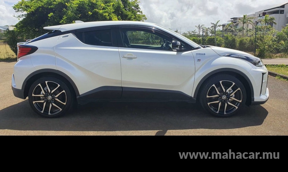 2020 Toyota CHR HYBRID photo 3