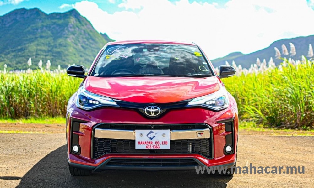 2019 Toyota CHR HYBRID photo 6