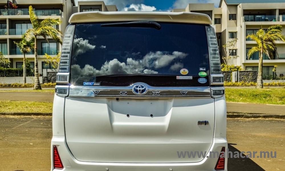 2019 Toyota VOXY photo 11