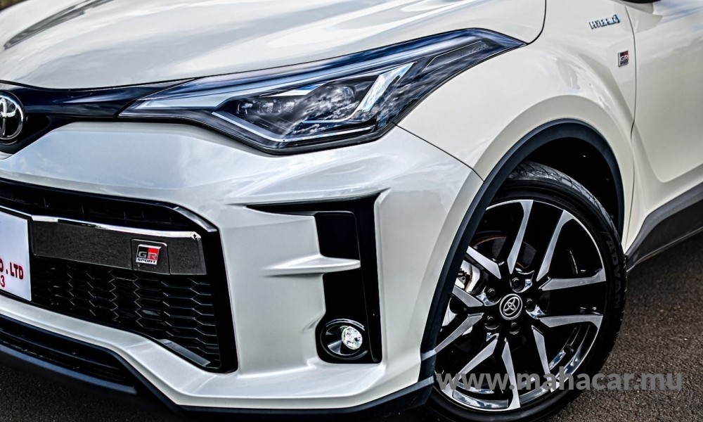 2020 Toyota CHR HYBRID photo 3