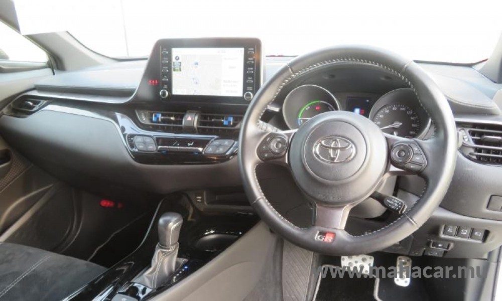 2020 Toyota CHR HYBRID photo 9