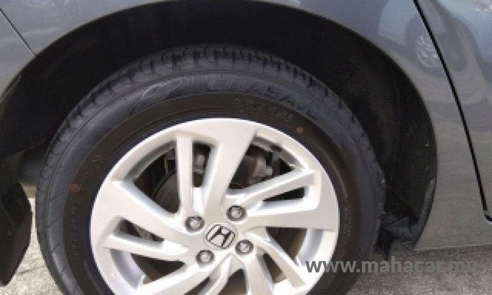 2020 Honda FIT HYBRID photo 3