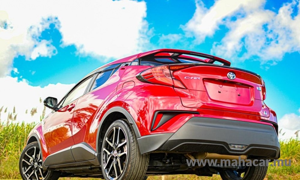 2019 Toyota CHR HYBRID photo 18