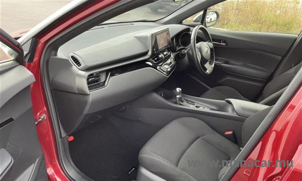 2019 Toyota CHR HYBRID photo 6