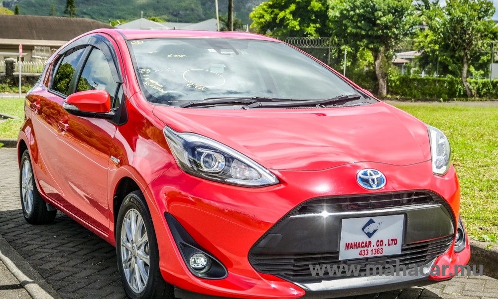 2019 Toyota AQUA, Red