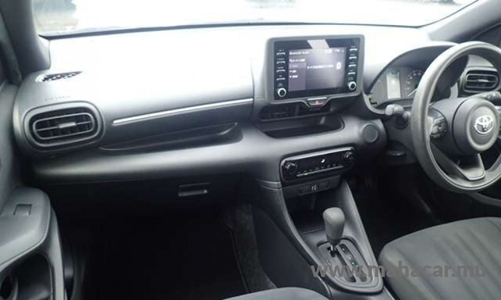 2022 Toyota Yaris Hybrid photo 10