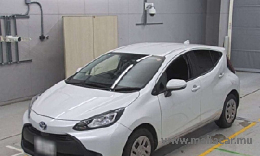 2021 Toyota AQUA, White
