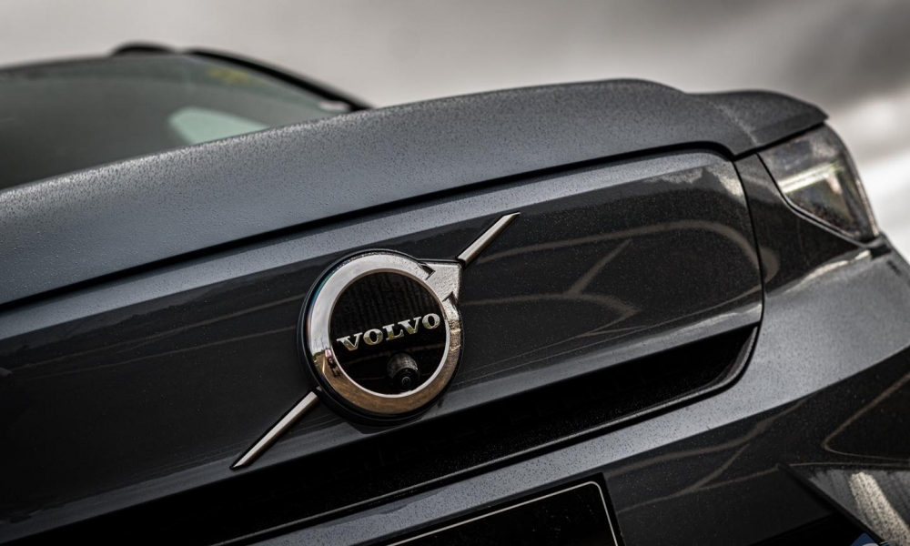 2022 VOLVO XC40, GRAY