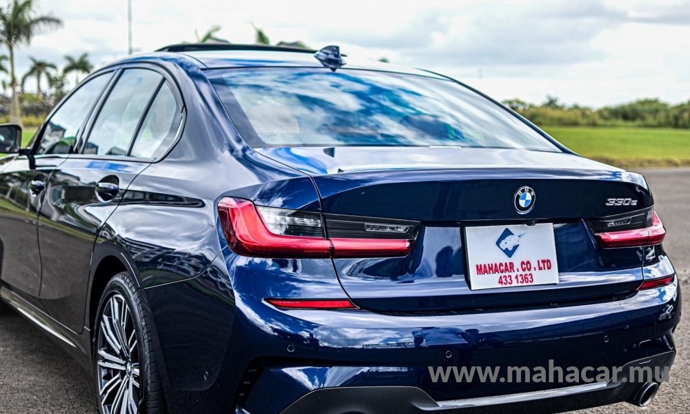 2019 BMW 330e photo 15
