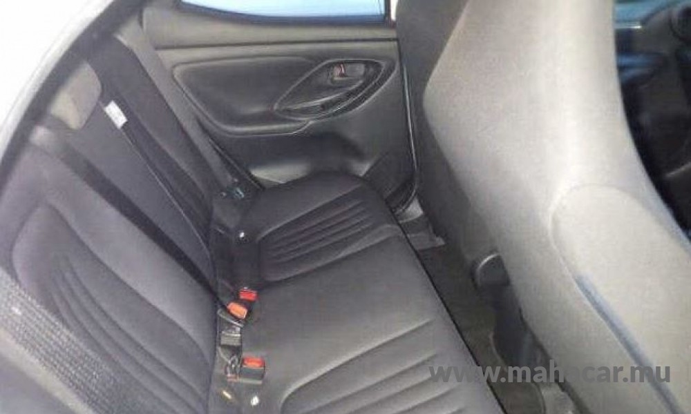2020 Toyota Yaris photo 7