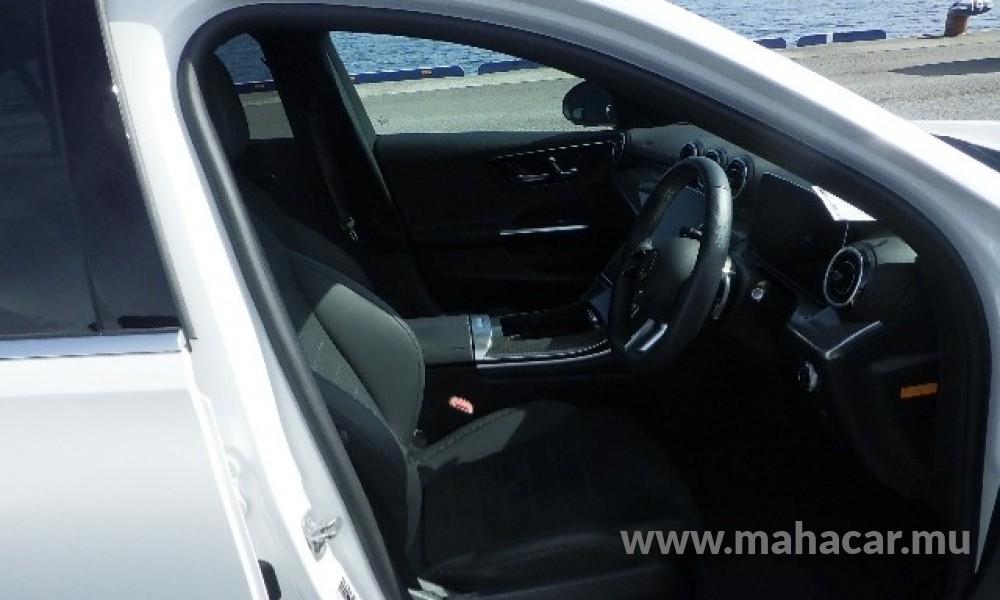 2024 Mercedes C200 photo 10