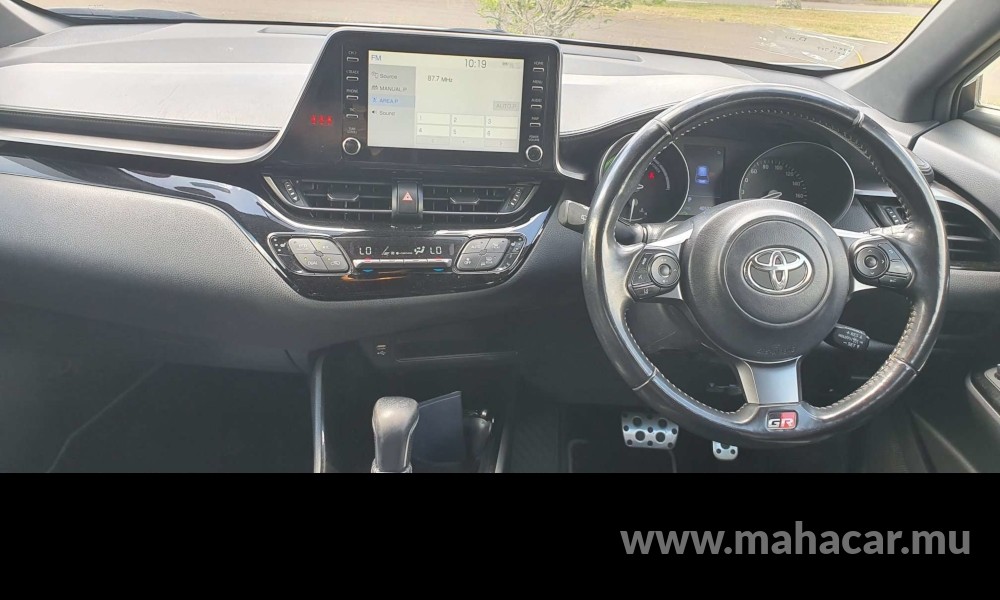 2020 Toyota CHR HYBRID photo 7